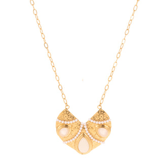 Heart-shaped pink pearl necklace
